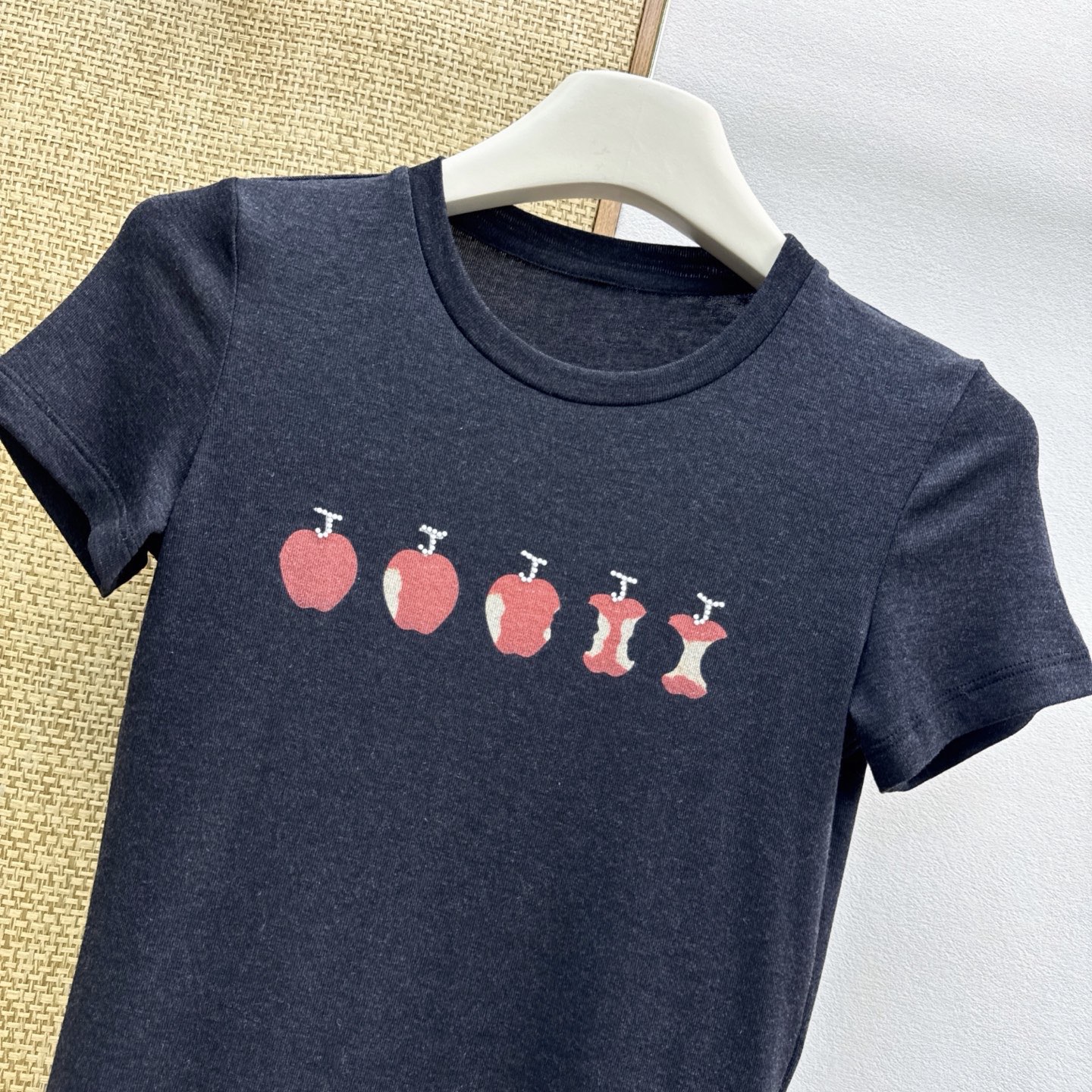 Women's short sleeves